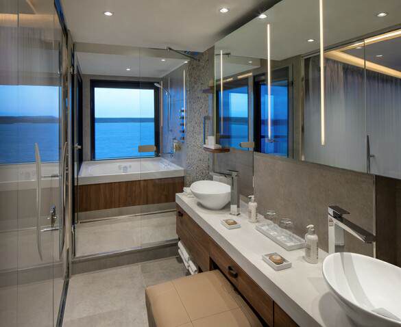 Celebrity Flora - Royal Suite 2, ©CEL.jpg